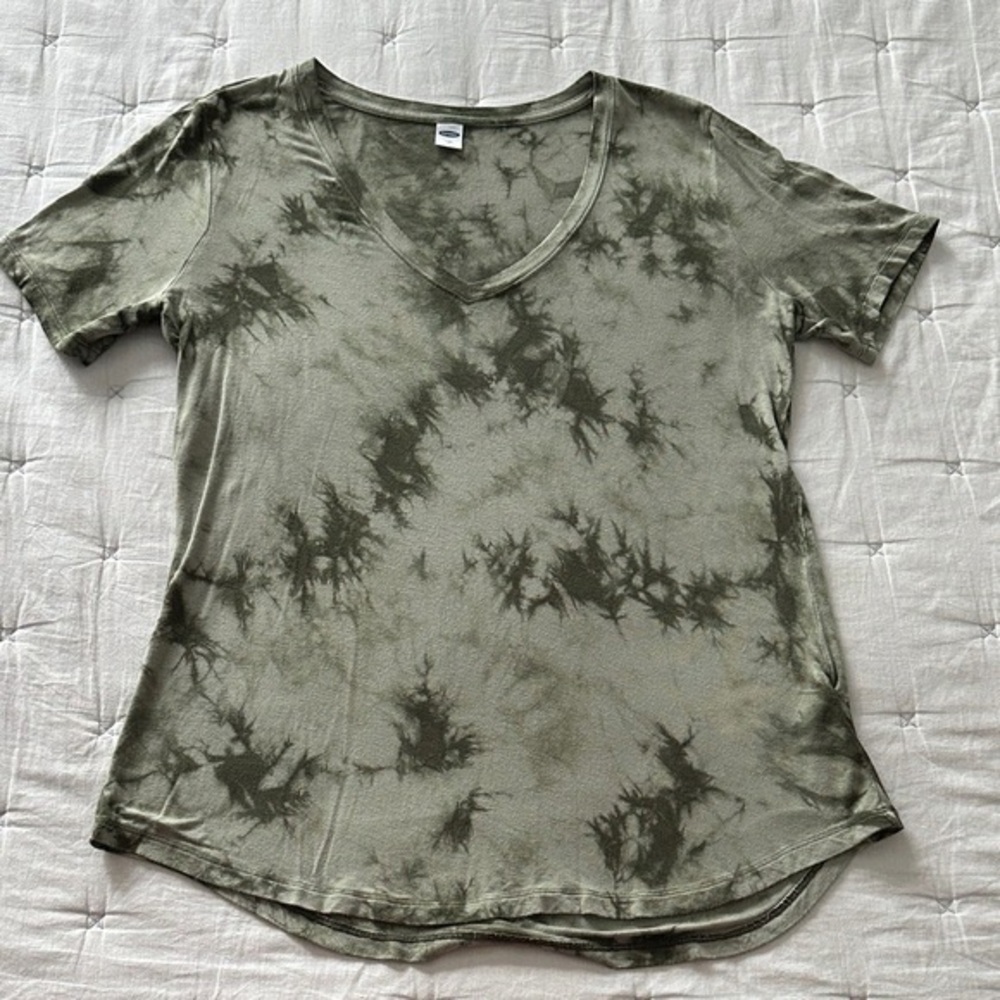 Old Navy Green Tie-Dye V-Neck Tee